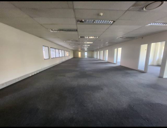 1,230M² OFFICE TO LET IN RANDJESPARK